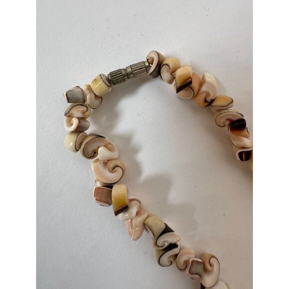 Vintage Shell Necklace With Swirl & Cone Shapes Beige & Brown Tones Barrel Clasp - Picture 4 of 16
